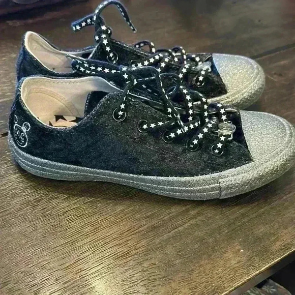 CONVERSE Miley Cyrus Black velour/glitter sz 6 - Picture 1 of 6